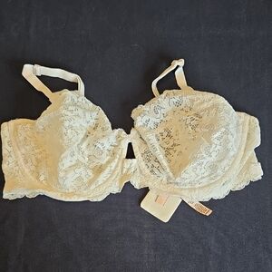Victoria's Secret Lace Underwire Bra - White